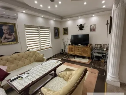 Prodaja, kuća, 248m², Centar, Stara Pazova - image 2