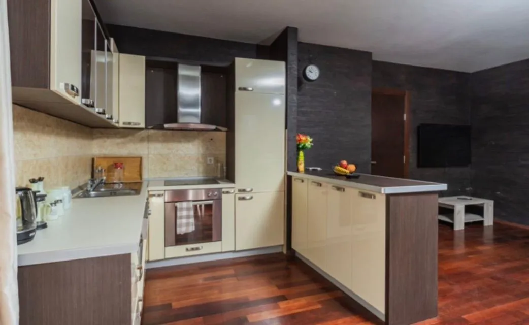 Rent, three bedroom apartment, 130m², Dobrota, Kotor