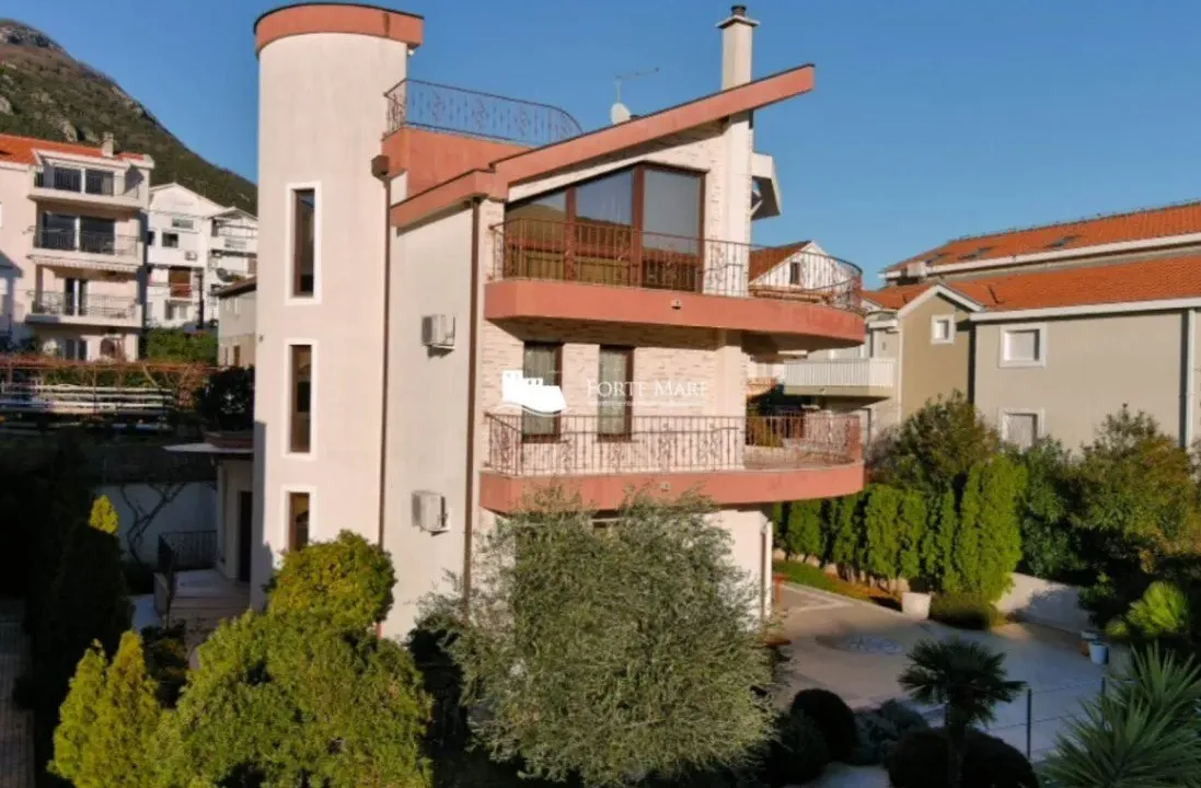 Sale, house, 330m², Đenovići, Herceg Novi