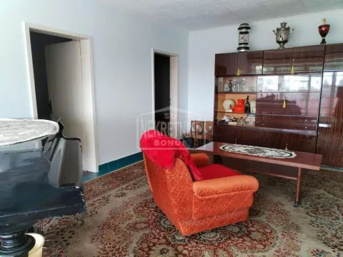 Sale, house, 328m², Železničko Naselje, Subotica - image 16