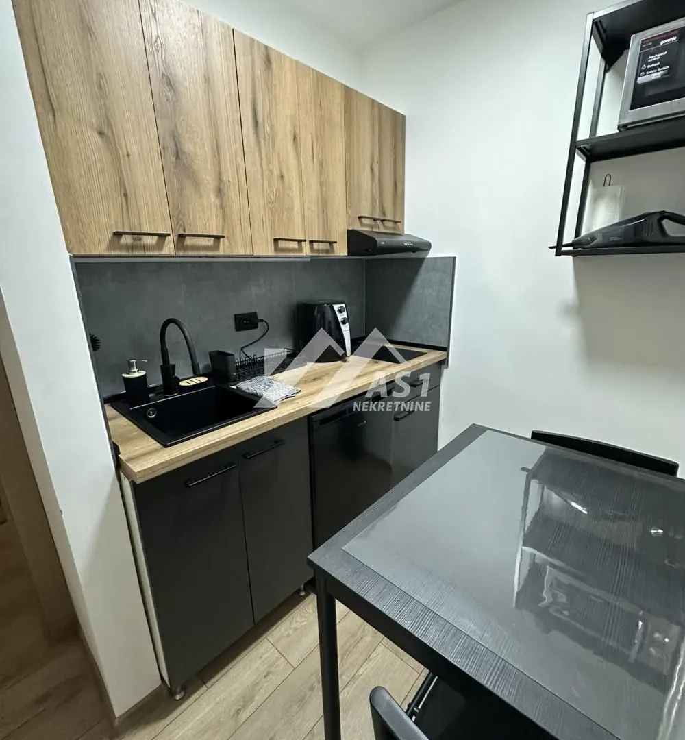 Izdavanje, jednosoban stan, 33m², Bulevar Oslobodjenja, Novi Sad Sve Podlokacije