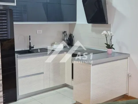 Izdavanje, trosoban stan, 74m², Socijalno, Novi Sad Sve Podlokacije - image 4