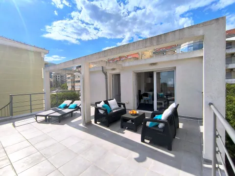 Izdavanje, jednosoban stan, 90m², Lazi, Budva - image 14