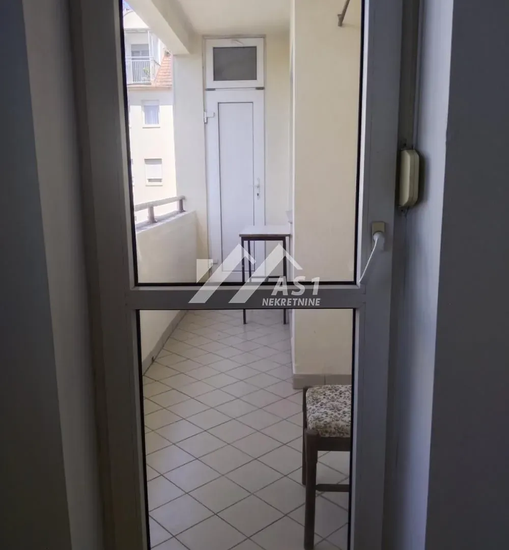Izdavanje, trosoban stan, 100m², Spens, Novi Sad Sve Podlokacije
