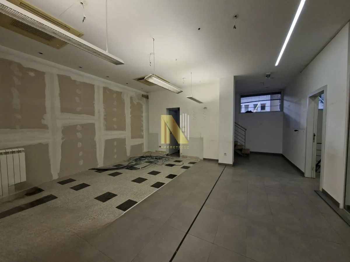 Rent, office space, 395m², Bulevar Oslobodjenja, Novi Sad Sve Podlokacije
