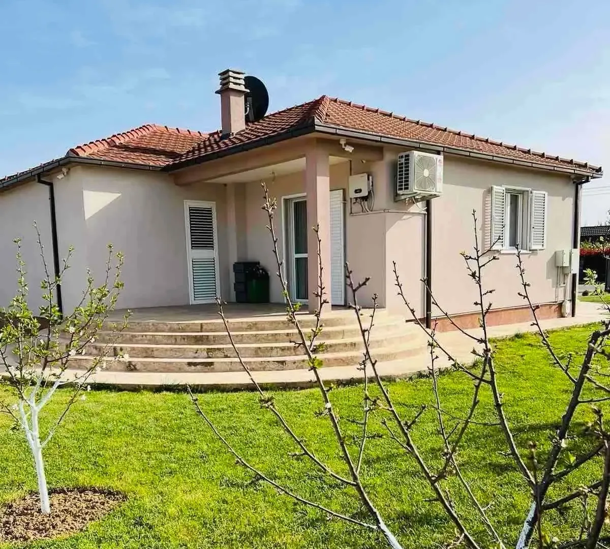 Izdavanje, kuća, 150m², Grbe, Danilovgrad