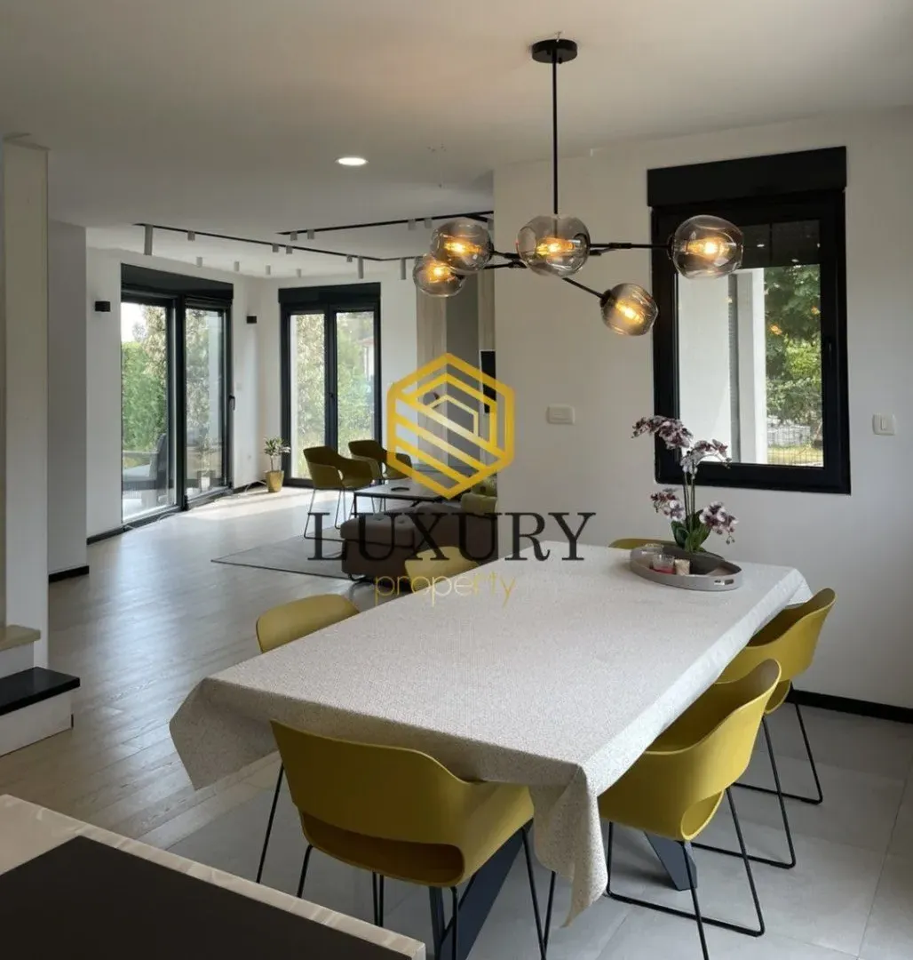 Rent, house, 300m², City Kvart, Podgorica