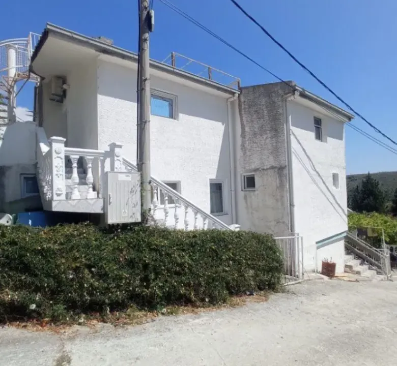 Prodaja, kuća, 205m², Zagrađe, Bar