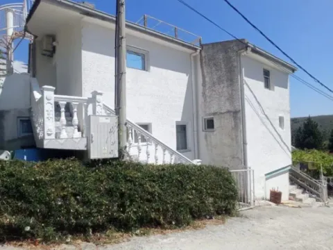 Prodaja, kuća, 205m², Zagrađe, Bar