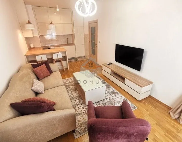 Izdavanje, jednosoban stan, 44m², Blok 9, Podgorica
