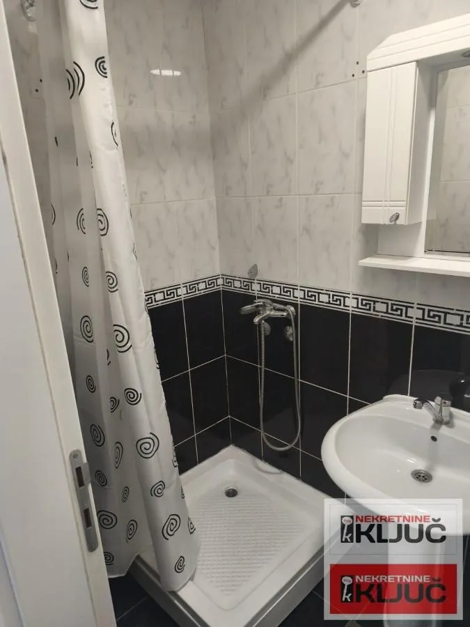 Izdavanje, jednosoban stan, 28m², Bulevar Evrope, Novi Sad Sve Podlokacije