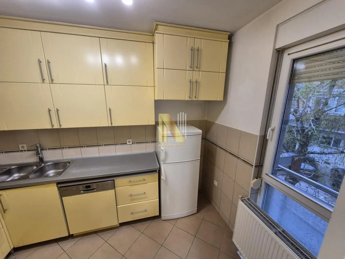 Izdavanje, četvorosoban stan, 89m², Socijalno, Novi Sad Sve Podlokacije