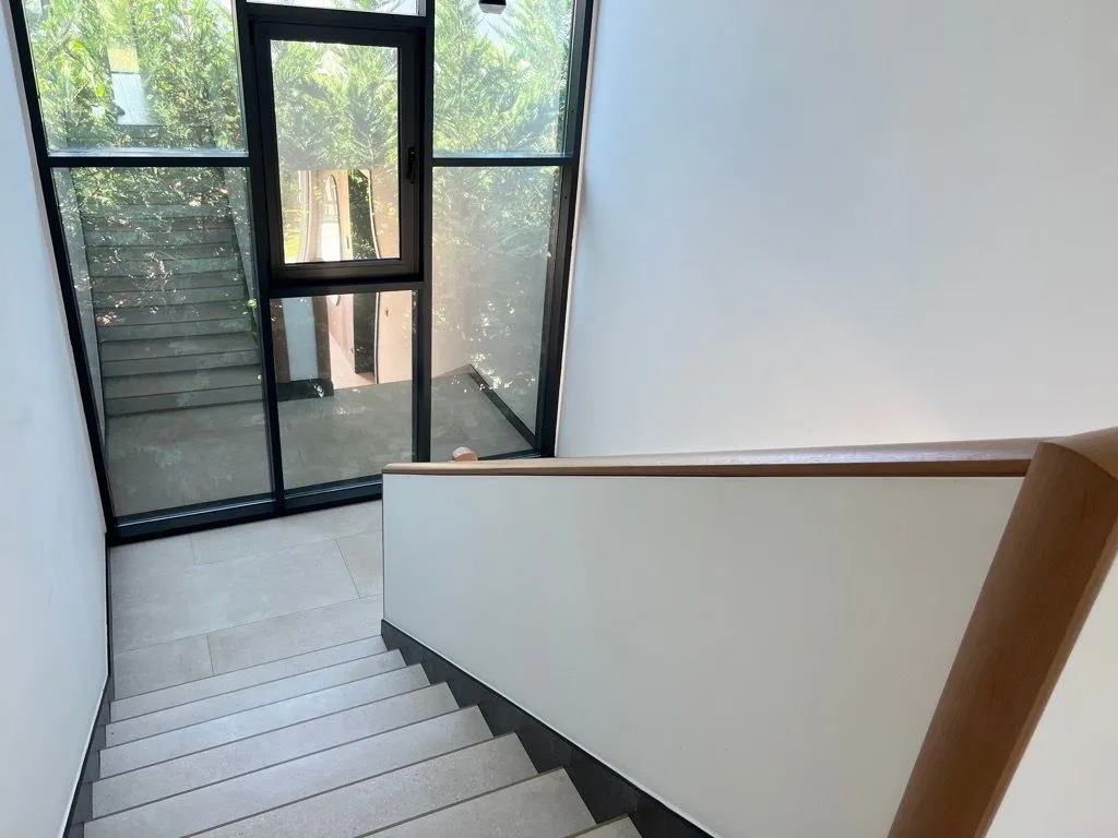 Izdavanje, kuća, 230m², Gornja Gorica, Podgorica