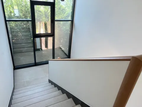 Izdavanje, kuća, 230m², Gornja Gorica, Podgorica - image 18