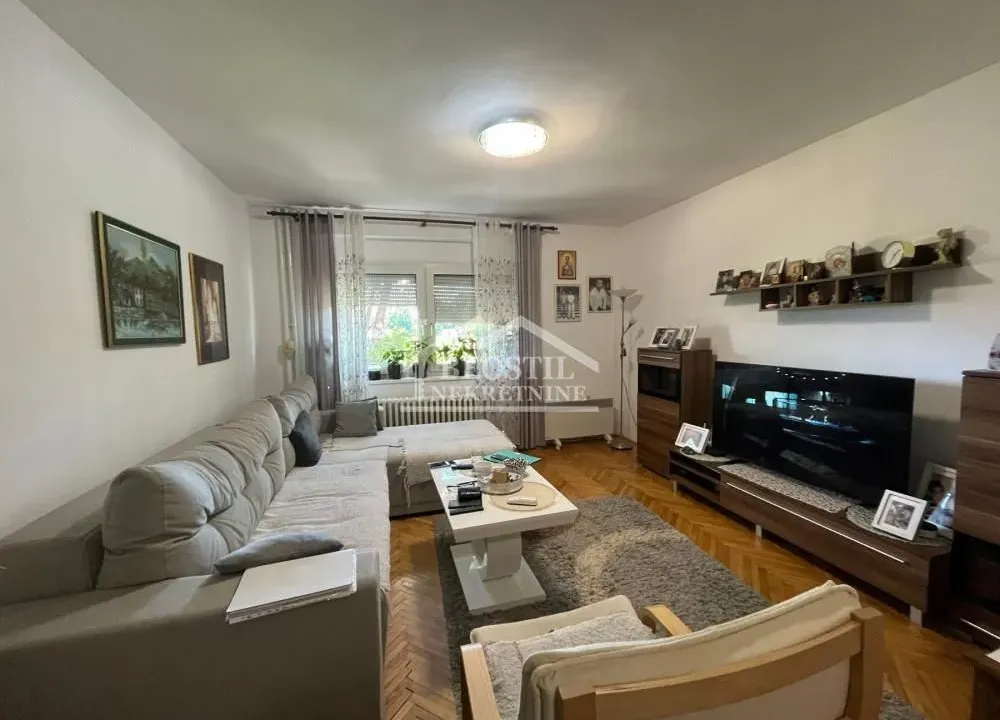 Prodaja, trosoban stan, 76m², Papazovac, Smederevo