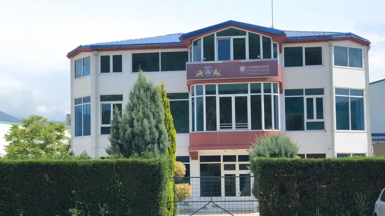 Prodaja, poslovni prostor, 900m², Mareza, Podgorica