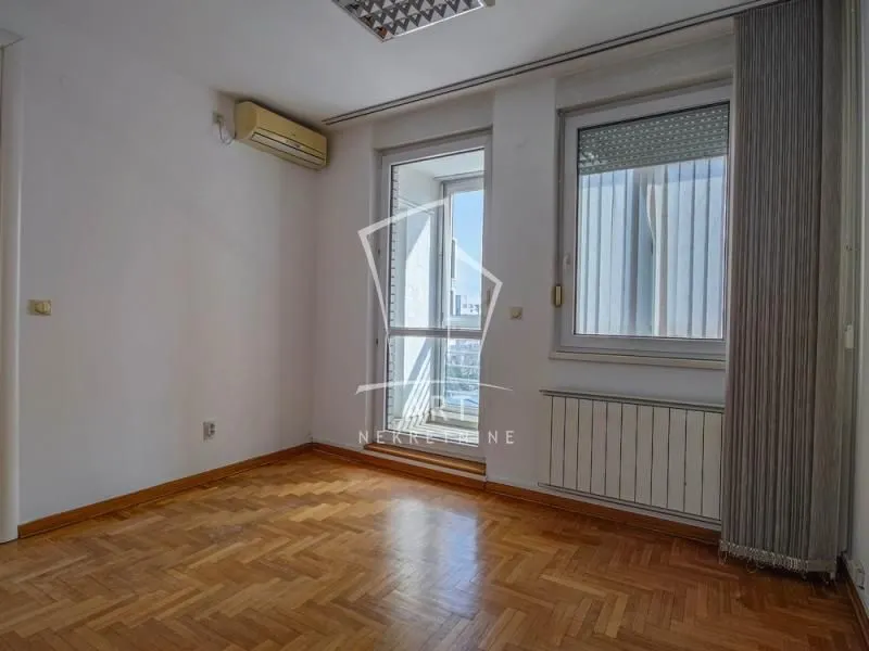 Sale, four bedroom apartment, 137m², Novi Beograd Blok 22, Novi Beograd Sve Podlokacije