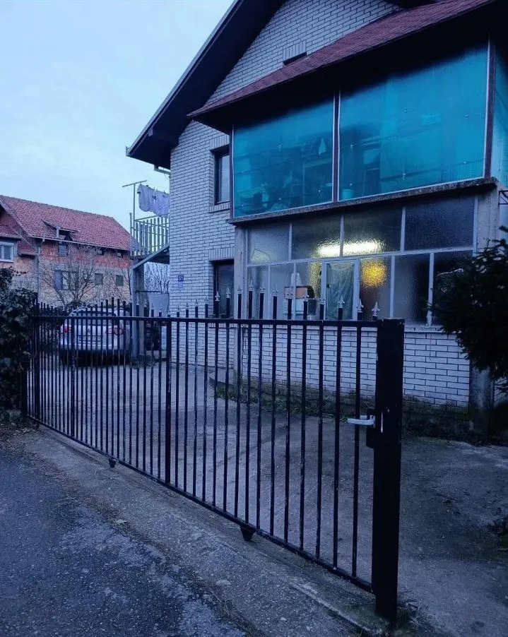 Prodaja, kuća, 209m², Surčin, Beograd