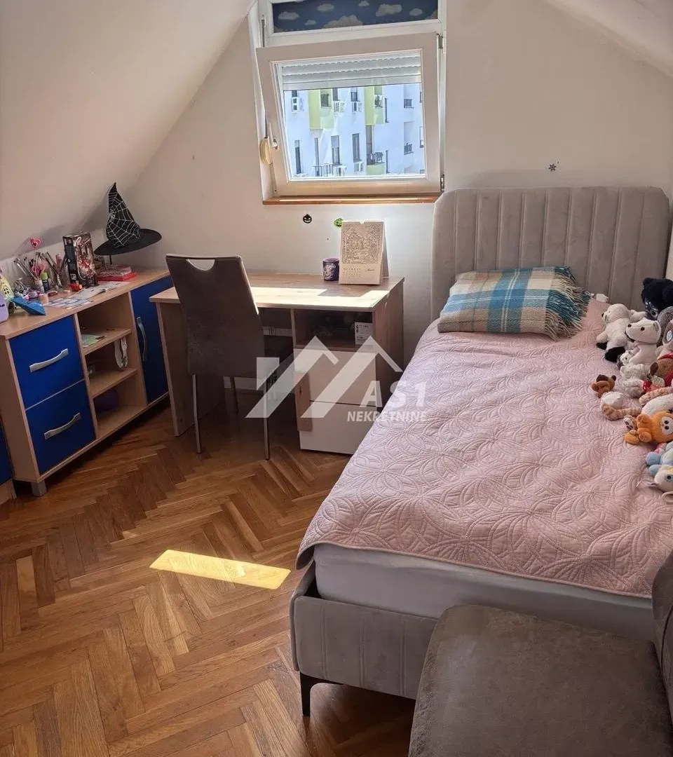 Prodaja, četvorosoban stan, 48m², Adamovićevo Naselje, Novi Sad Sve Podlokacije