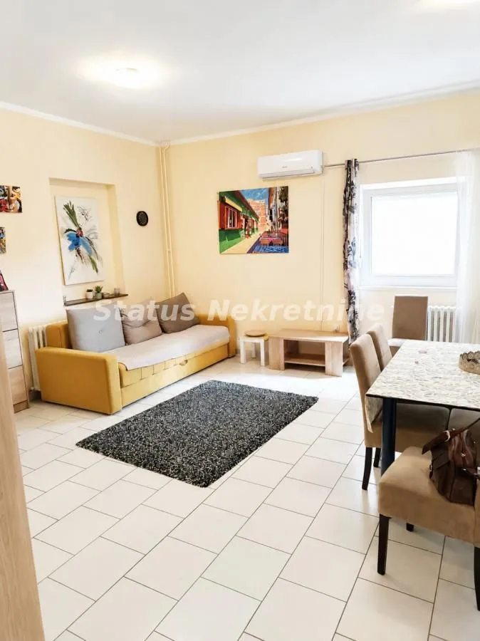 Prodaja, trosoban stan, 50m², Novi Sad, Srbija
