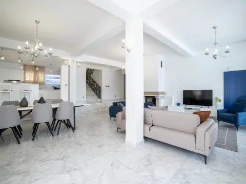 Prodaja, kuća, 405m², Kotor, Crna Gora - image 11