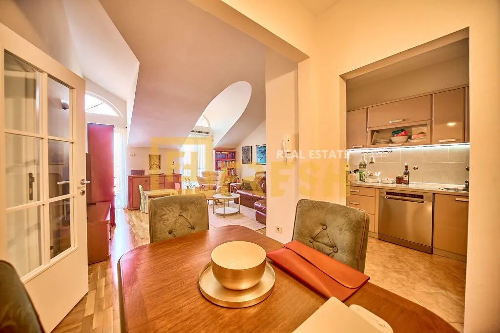 Prodaja, dvosoban stan, 64m², Stara Varoš, Podgorica