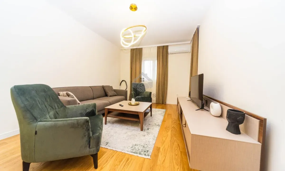 Izdavanje, jednosoban stan, 49m², Central Point, Podgorica