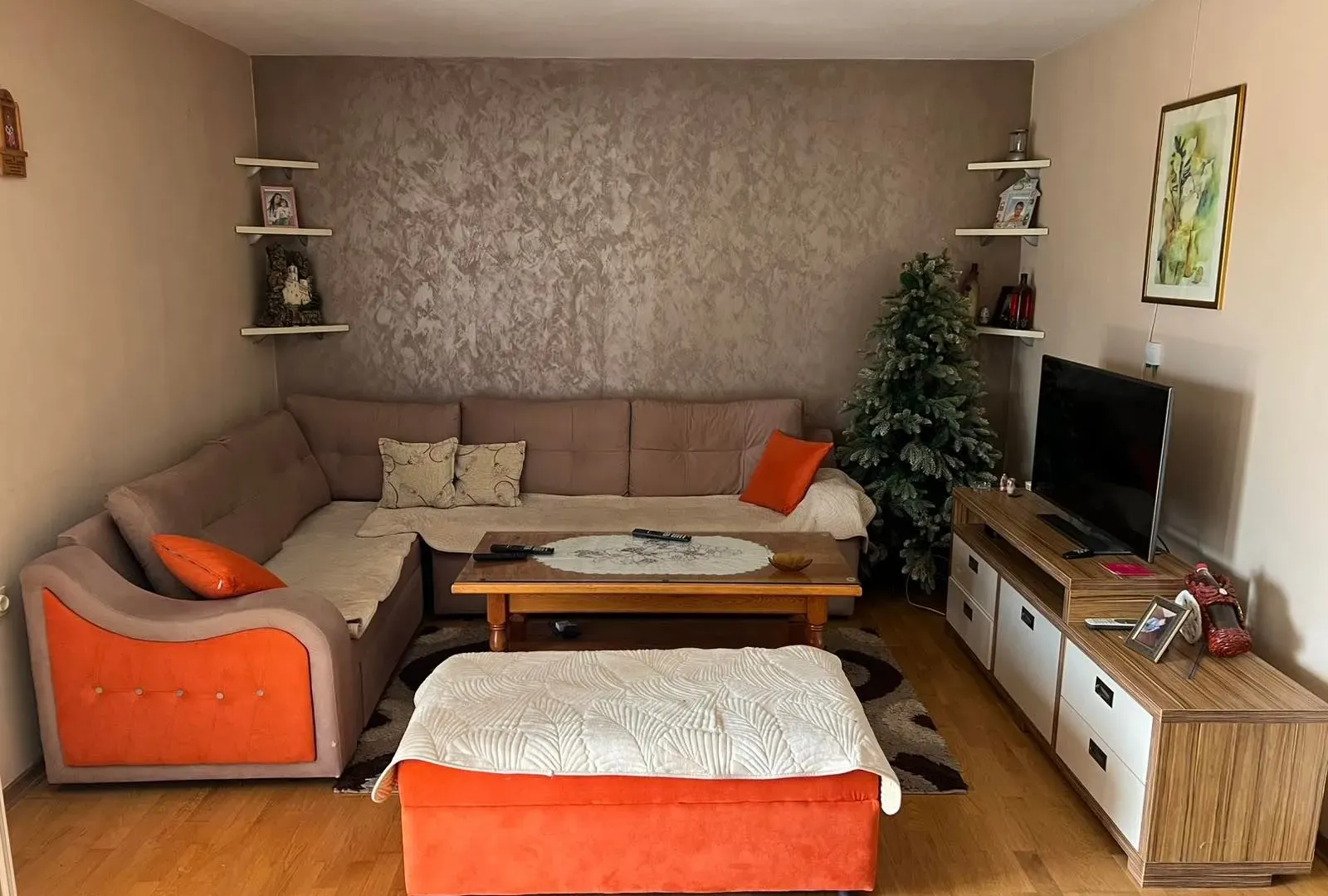 Izdavanje, trosoban stan, 140m², Vranići, Podgorica