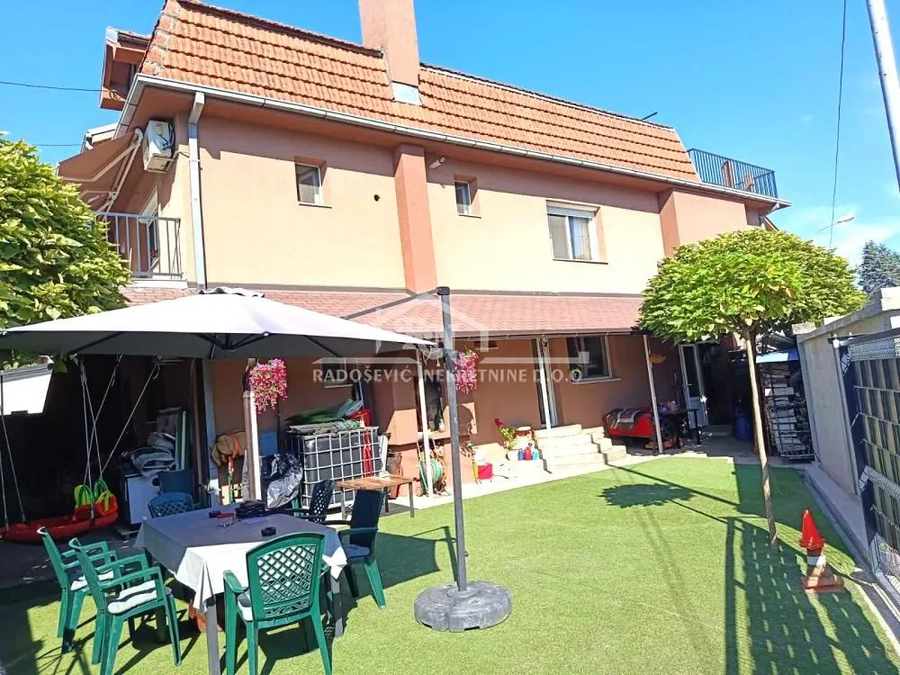 View of the courtyard and the back of the house with outdoor seating.