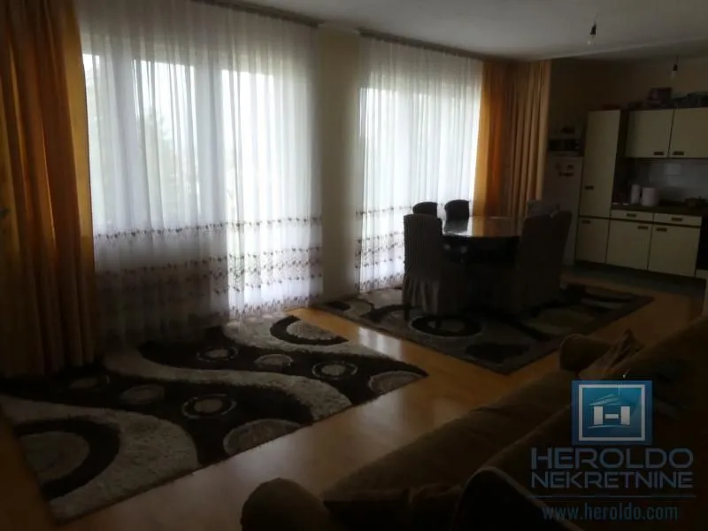 Prodaja, kuća, 279m², Strelište, Jagodina