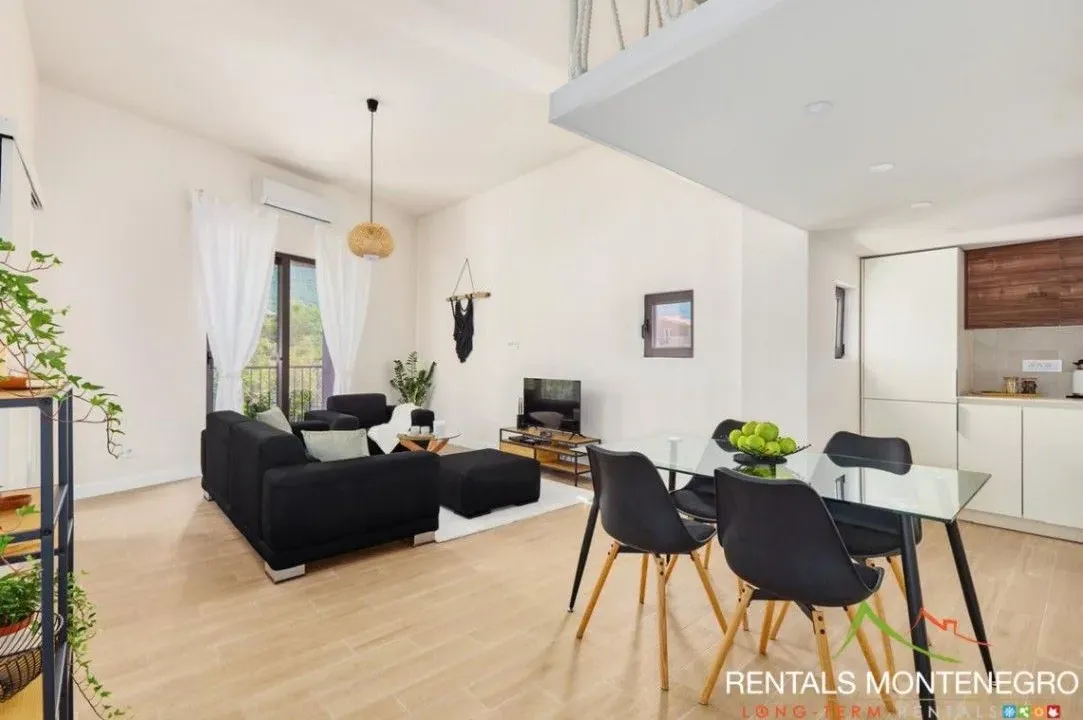 Izdavanje, četvorosoban stan, 79m², Dumidran, Tivat