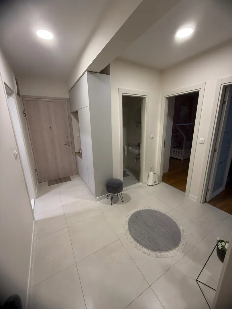 Izdavanje, dvosoban stan, 70m², Central Point, Podgorica