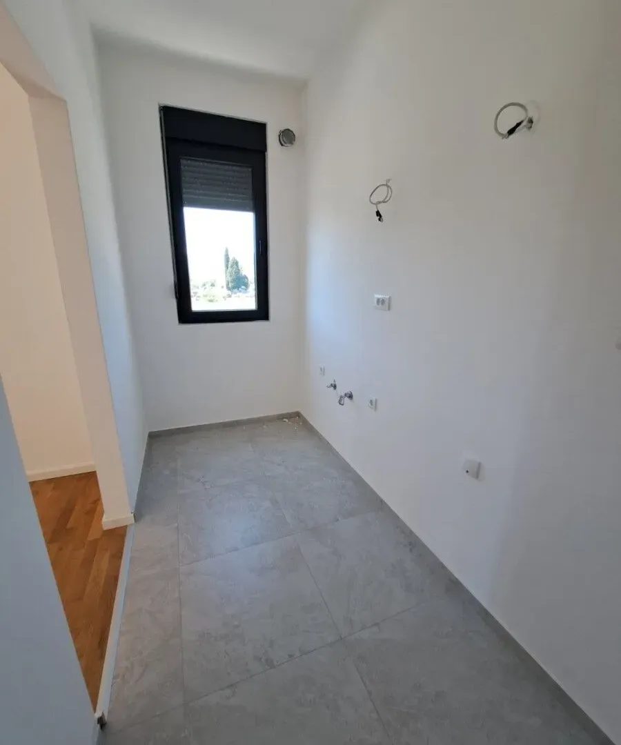Prodaja, dvosoban stan, 64m², Tološi, Podgorica
