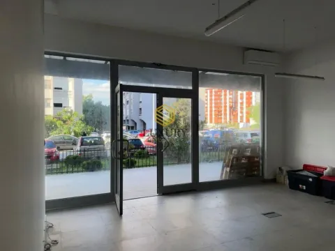 Izdavanje, poslovni prostor, 84m², Pobrežje, Podgorica - image 7