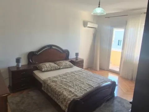 Izdavanje, dvosoban stan, 80m², Centar, Podgorica - image 3