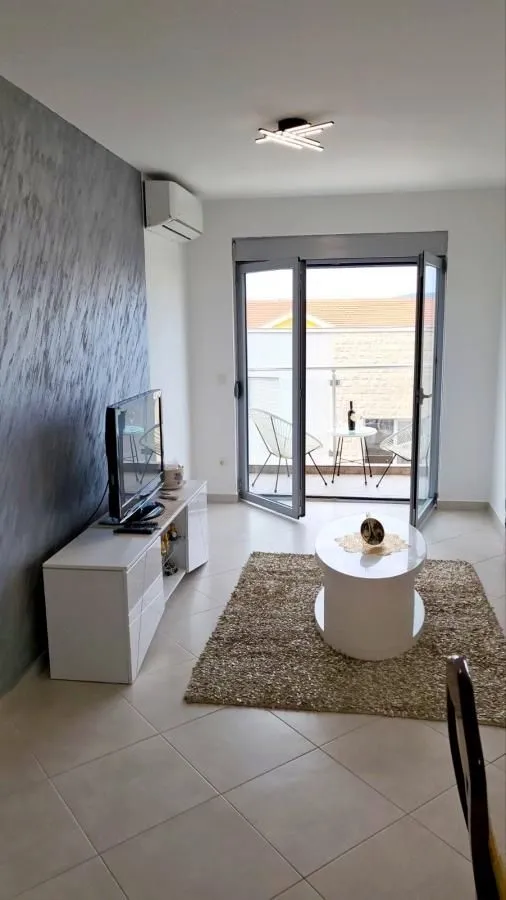 Prodaja, dvosoban stan, 63m², Tivat, Crna Gora