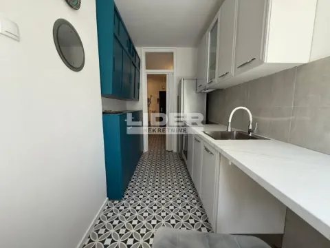 Izdavanje, trosoban stan, 80m², Kalenić Pijaca, Vračar Sve Podlokacije - image 17