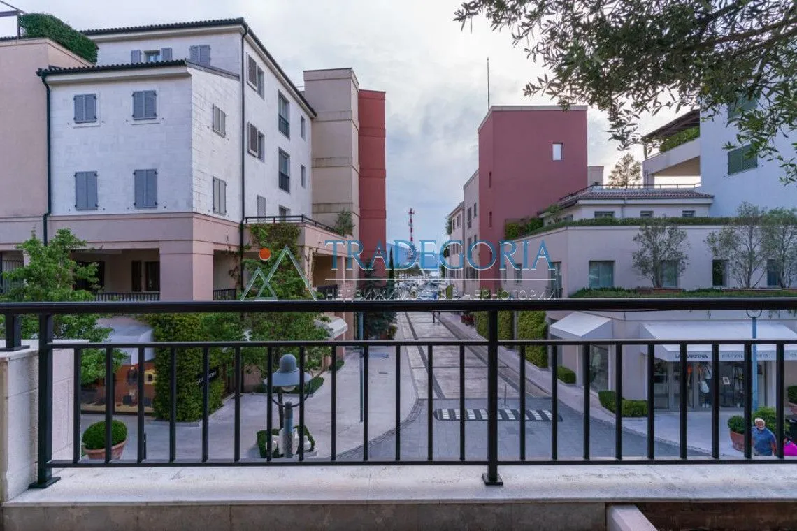 Prodaja, dvosoban stan, 122m², Tivat, Crna Gora