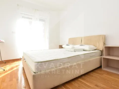 Izdavanje, jednosoban stan, 54m², City Kvart, Podgorica - image 8