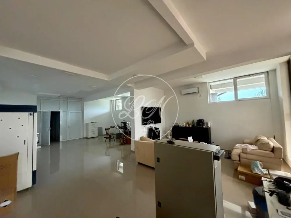 Sale, office space, 236m², Altina, Beograd