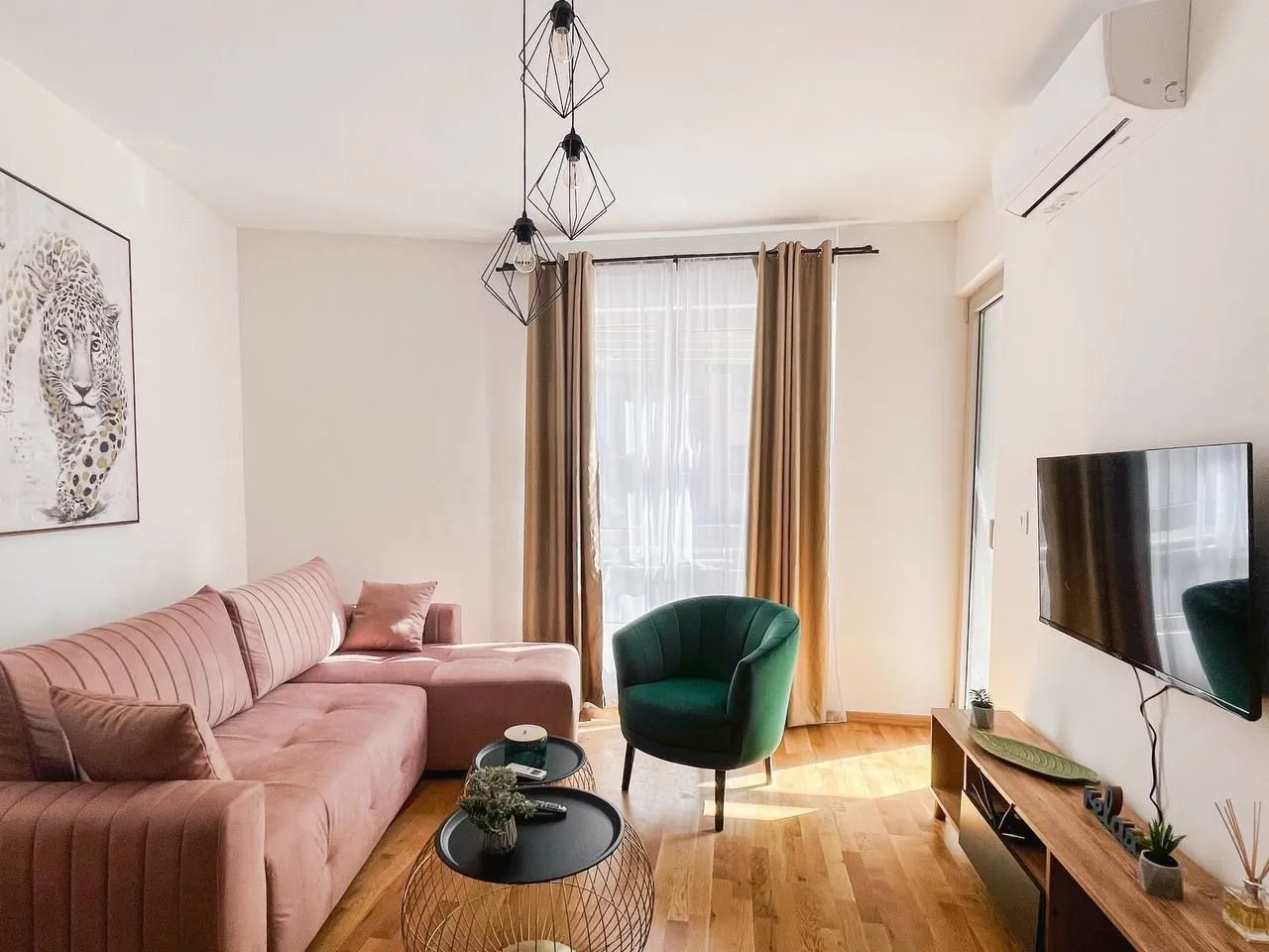 Rent, one bedroom apartment, 45m², Bečići, Budva