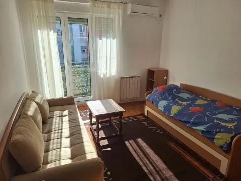 Izdavanje, dvosoban stan, 70m², Centar, Podgorica - image 2