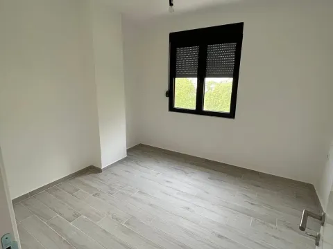 Prodaja, stan, 46m², Kotor, Crna Gora - image 4