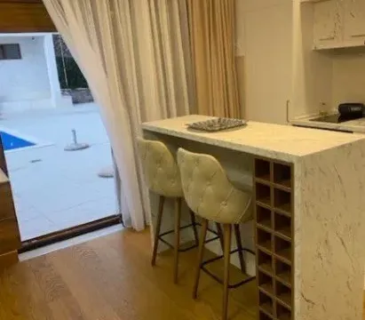 Izdavanje, jednosoban stan, 56m², Tivat, Crna Gora - image 2