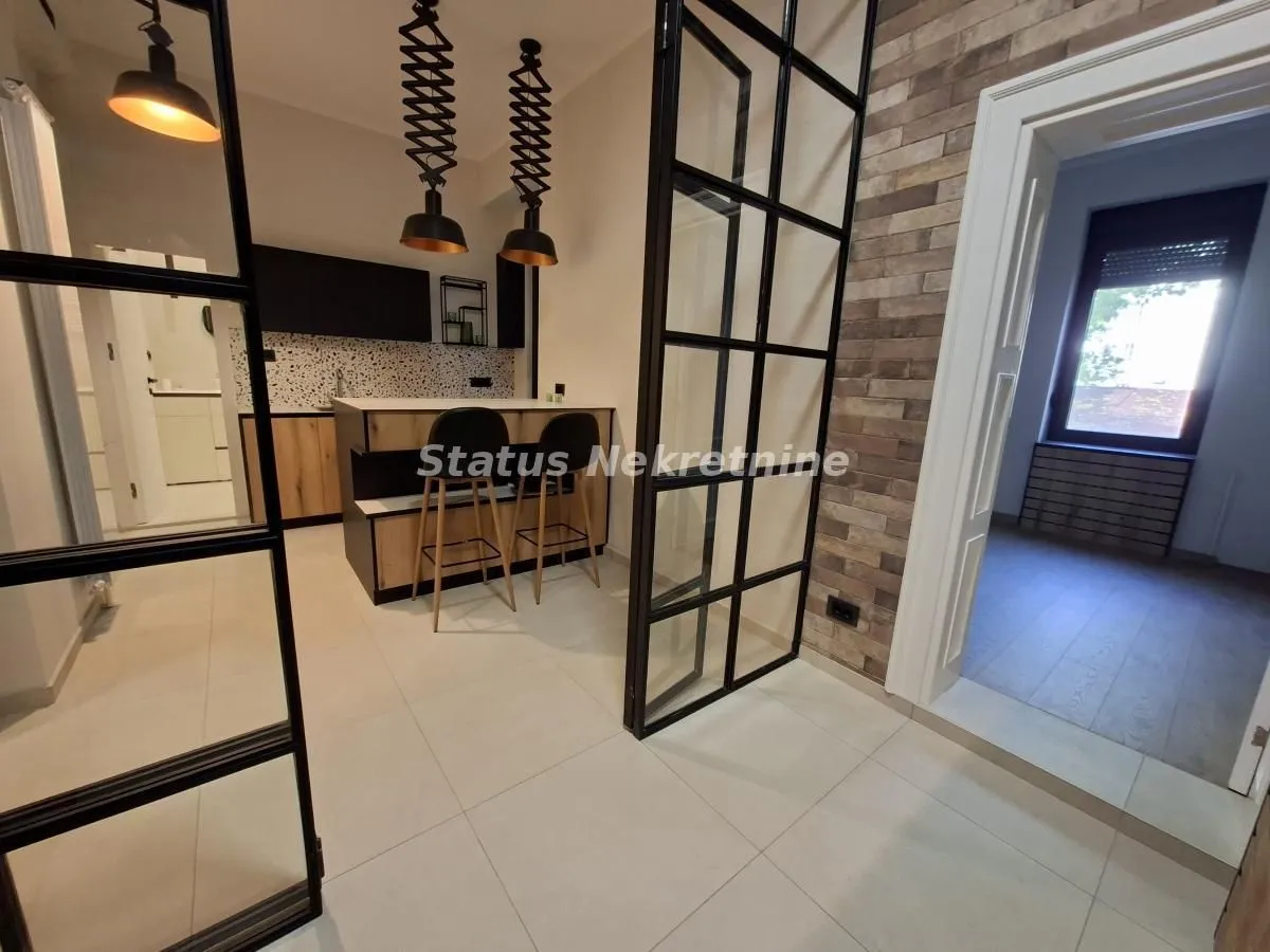 Prodaja, trosoban stan, 100m², Stari grad, Novi Sad