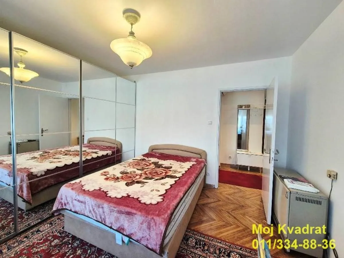 Izdavanje, trosoban stan, 60m², Vračar Centar, Vračar Sve Podlokacije