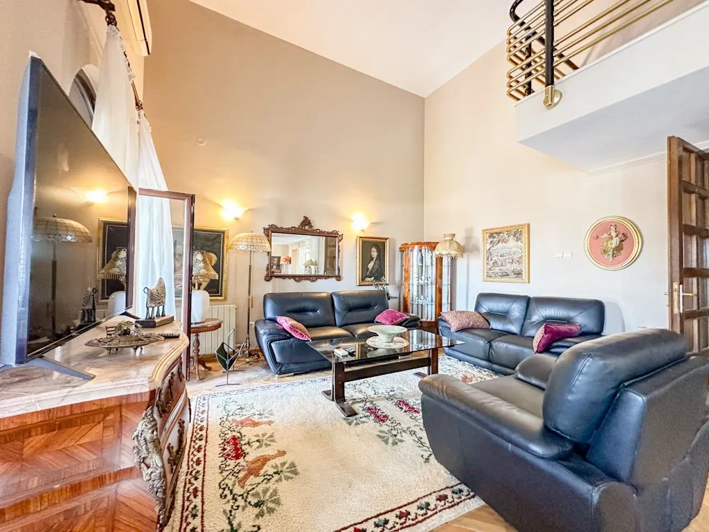 Izdavanje, kuća, 250m², Gorica C, Podgorica
