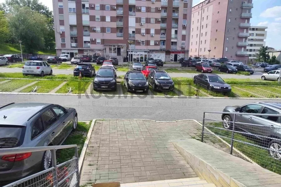 Sale, three bedroom apartment, 72m², Farmaceutski Fakultet, Voždovac Sve Podlokacije