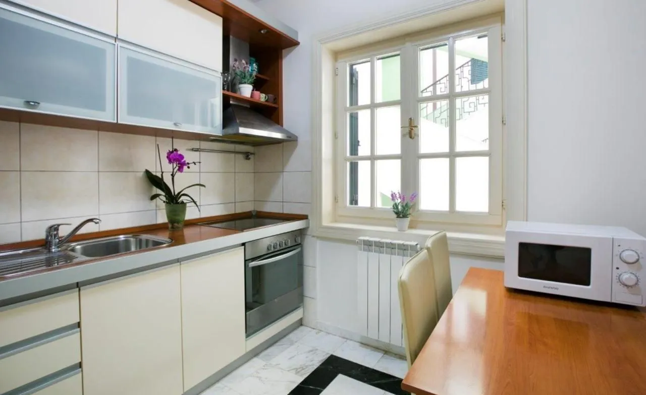 Sale, four bedroom apartment, 95m², Sveti Stefan, Budva