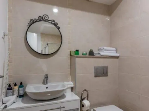 Sale, one bedroom apartment, 52m², Bečići, Budva - image 3